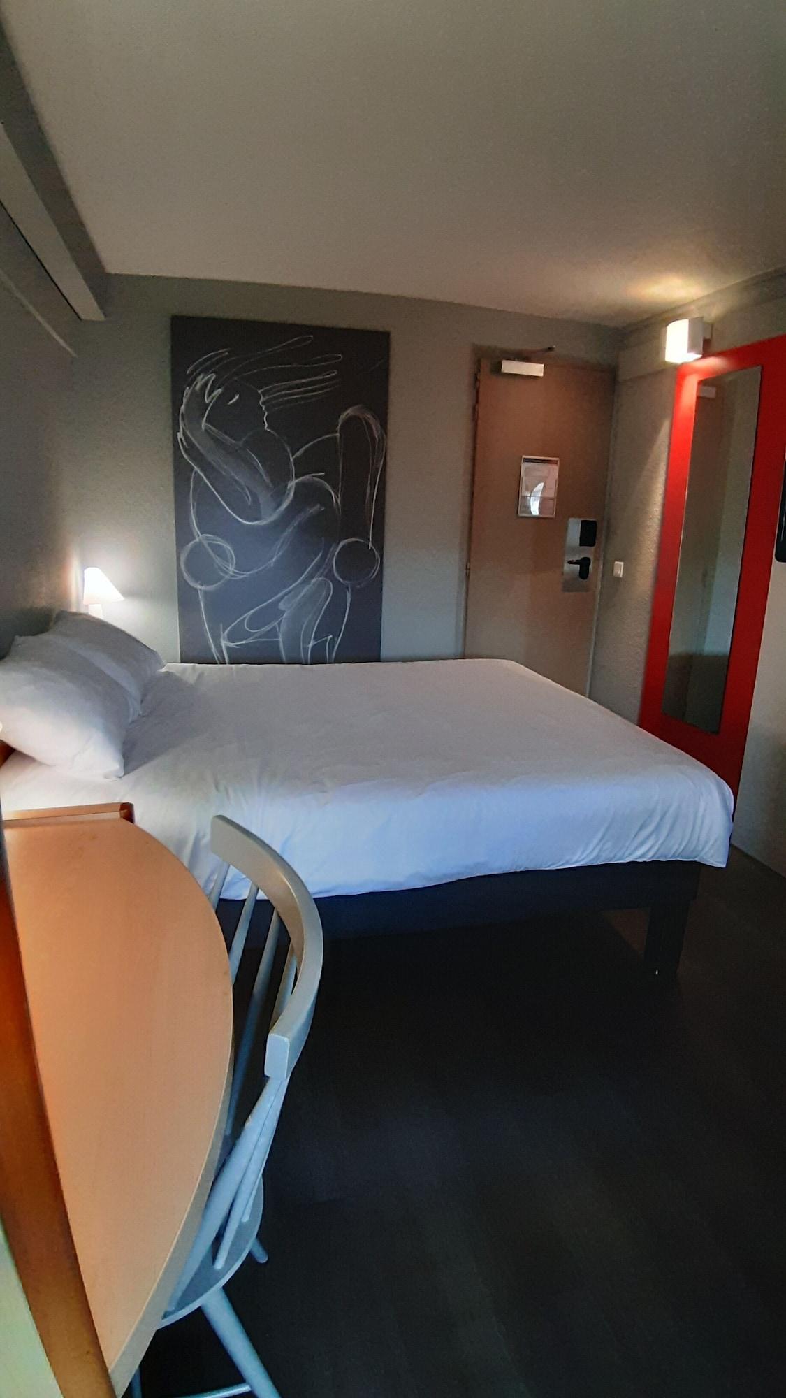 Ibis Centre - La Cite Hotel 3*