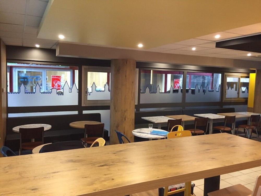 Ibis Centre - La Cite Hotel 3*