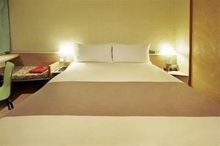 Ibis Centre - La Cite Hotel 3*